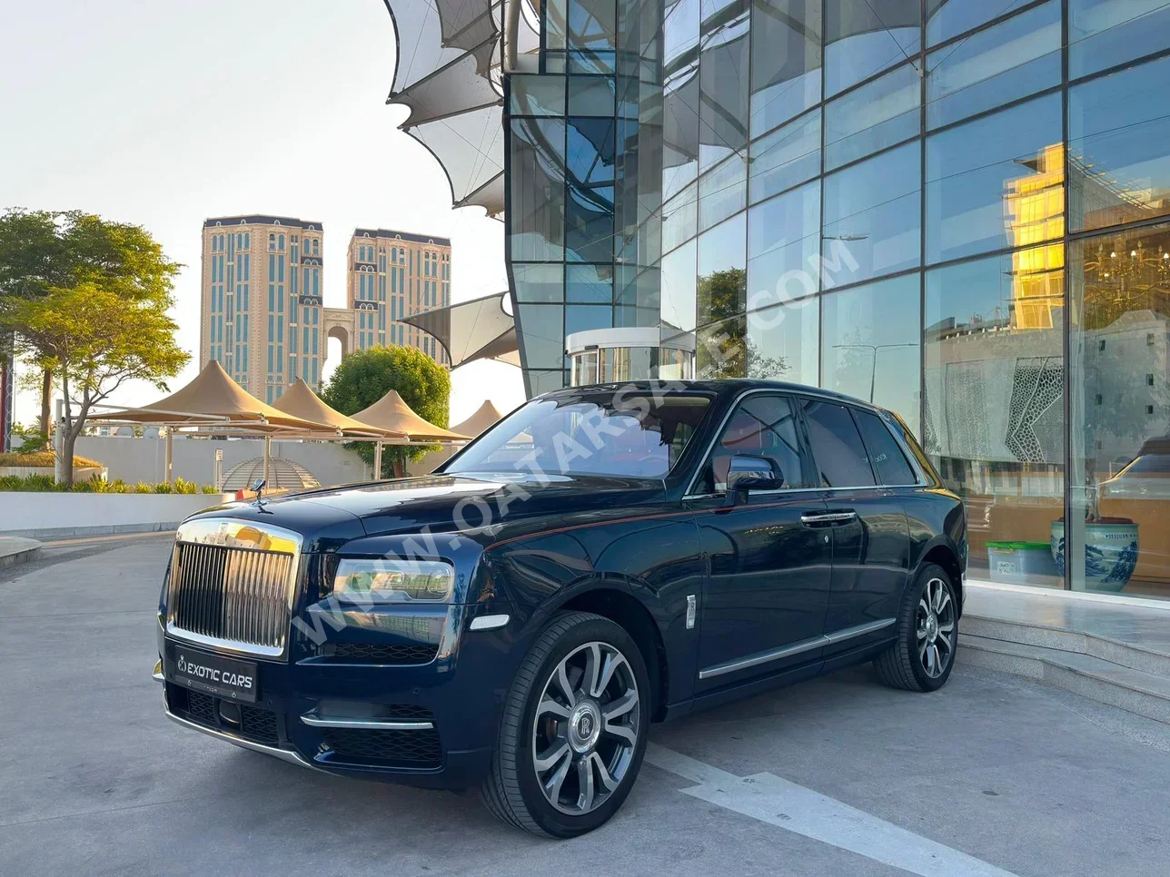 رولز - رويس  كولينان  2020  اوتوماتيك  14,000 كم  12 سلندر  دفع رباعي  اس يو في  أزرق غامق