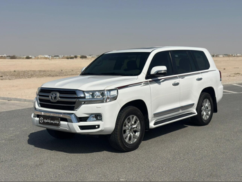 Toyota  Land Cruiser  GXR  2016  Automatic  211,000 Km  8 Cylinder  Four Wheel Drive (4WD)  SUV  White