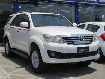 Toyota  Fortuner  SR5  2014  Automatic  140,000 Km  6 Cylinder  Four Wheel Drive (4WD)  SUV  White