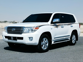Toyota  Land Cruiser  VXR  2014  Automatic  65,000 Km  8 Cylinder  Four Wheel Drive (4WD)  SUV  White