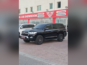 Toyota  Land Cruiser  GXR  2016  Automatic  321,000 Km  8 Cylinder  Four Wheel Drive (4WD)  SUV  Black