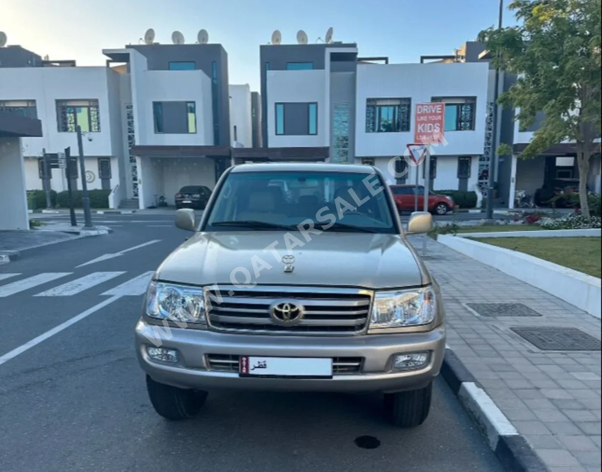 Toyota Land Cruiser GXR 2004 Automatic 415,000 Km 6 Cylinder Four Wheel Drive (4WD) SUV Gold