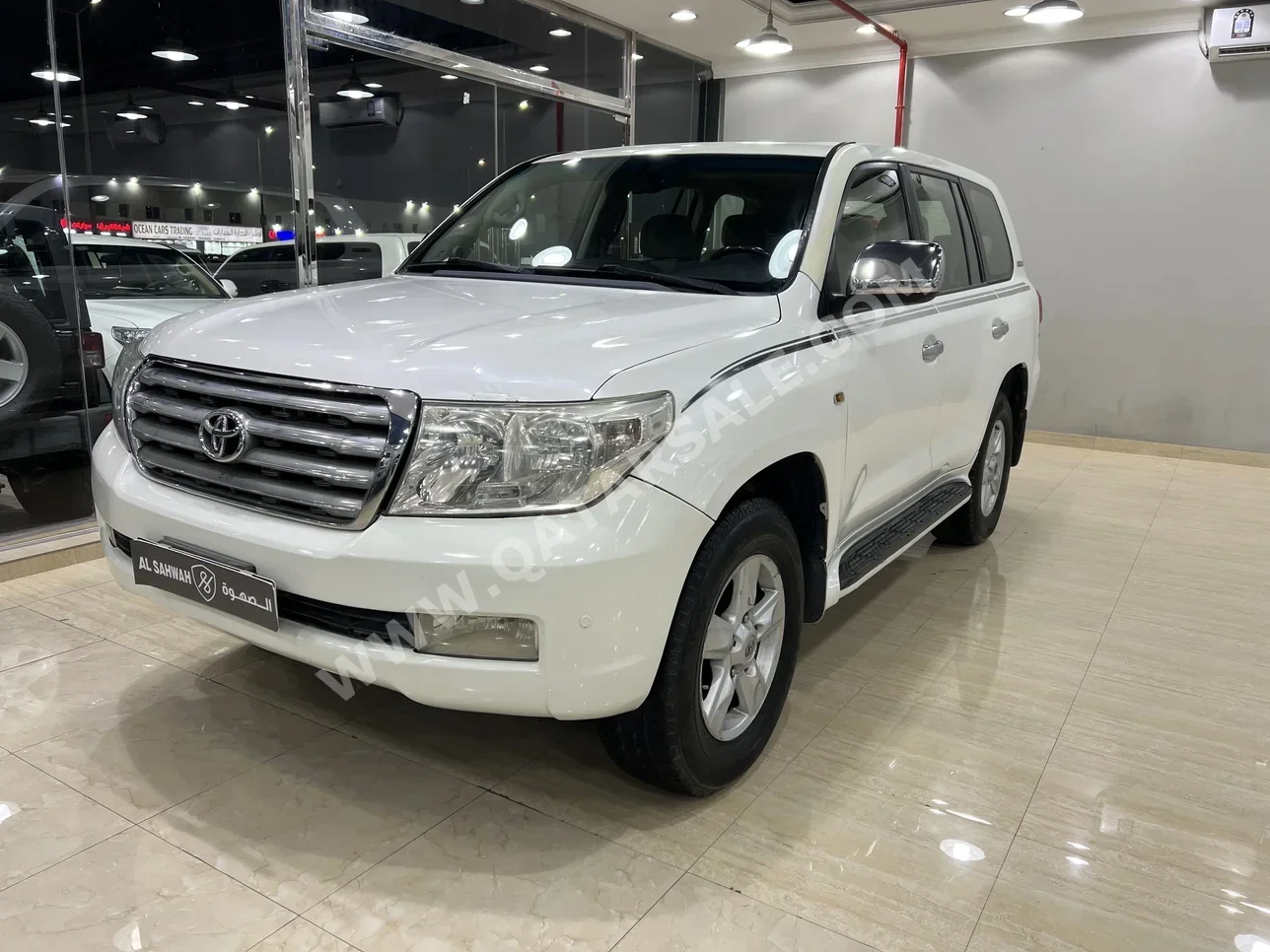 Toyota Land Cruiser VXR 2011 Automatic 370,000 Km 8 Cylinder Four Wheel Drive (4WD) SUV White