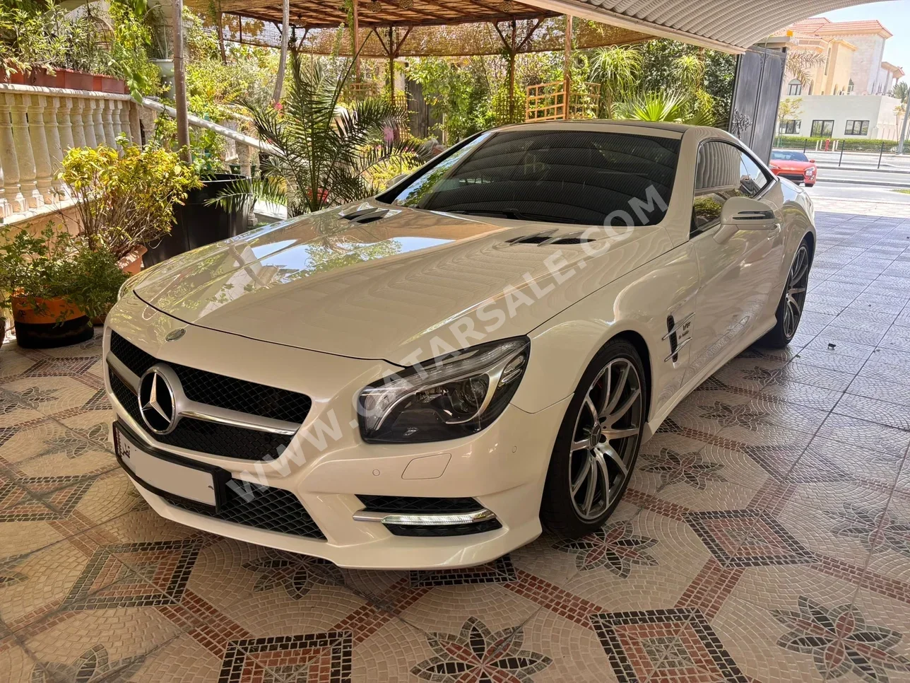 Mercedes-Benz  SL  500  2015  Automatic  98,000 Km  8 Cylinder  Rear Wheel Drive (RWD)  Convertible  White