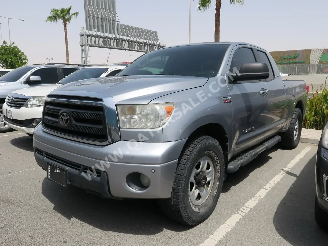 Toyota Tundra 2012 Automatic 360,000 Km 8 Cylinder Four Wheel Drive (4WD) Pick Up Gray