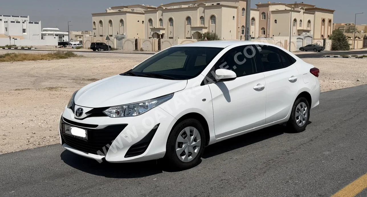 تويوتا ياريس 2019 اوتوماتيك 140,000 كم 4 سلندر سحب امامي سيدان أبيض