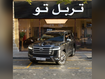 تويوتا  لاند كروزر  في اكس توين توربو  2026  اوتوماتيك  21,350 كم  6 سلندر  دفع رباعي  اس يو في  رمادي  تحت الضمان