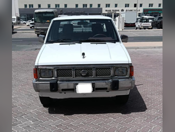 نيسان بيك أب 1990 عادي 348,000 كم 4 سلندر دفع خلفي بيكب أبيض