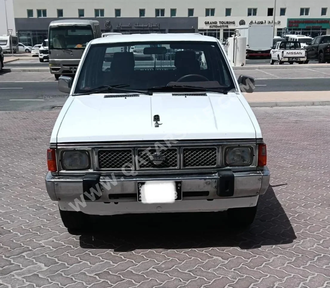 نيسان بيك أب 1990 عادي 348,000 كم 4 سلندر دفع خلفي بيكب أبيض