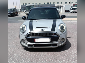 Mini  Cooper  S  2016  Automatic  151,000 Km  4 Cylinder  Front Wheel Drive (FWD)  Hatchback  Gray