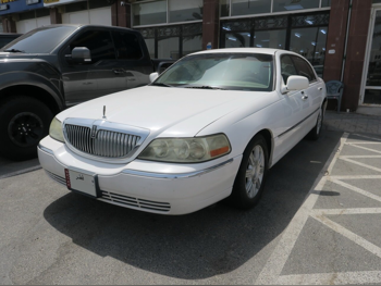 Lincoln  Town Car  2011  Automatic  72,000 Km  8 Cylinder  Rear Wheel Drive (RWD)  Sedan  White