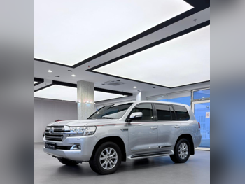 Toyota  Land Cruiser  GXR  2020  Automatic  195,000 Km  6 Cylinder  Four Wheel Drive (4WD)  SUV  Silver