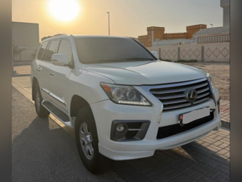 Lexus  LX  570  2013  Automatic  260,000 Km  8 Cylinder  Four Wheel Drive (4WD)  SUV  White  With Warranty