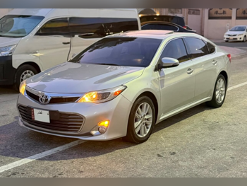 Toyota Avalon XLE 2014 Automatic 136,000 Km 6 Cylinder Front Wheel Drive (FWD) Sedan Silver