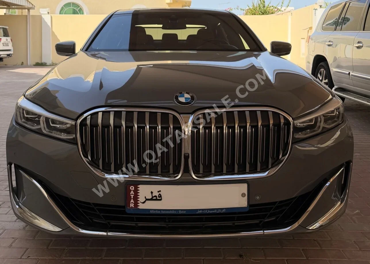 بي ام دبليو الفئة - السابعة 730 Li 2020 اوتوماتيك 120,000 كم 6 سلندر دفع خلفي سيدان فضي