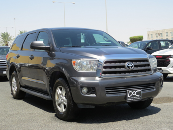 Toyota Sequoia SR5 2016 Automatic 189,000 Km 8 Cylinder Four Wheel Drive (4WD) SUV Gray