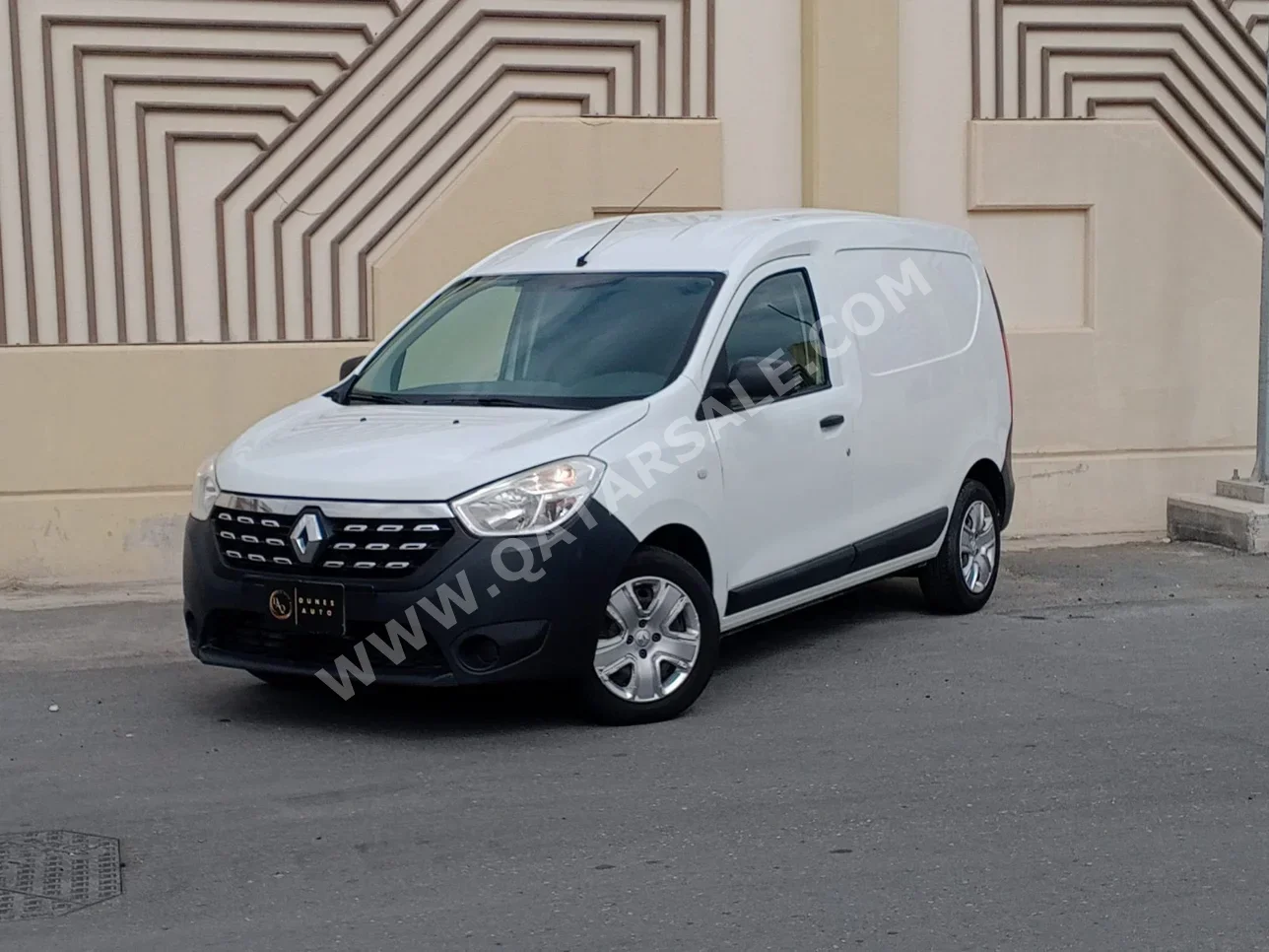 Renault Dokker 2017 Manual 100,000 Km 4 Cylinder Front Wheel Drive (FWD) Van / Bus White