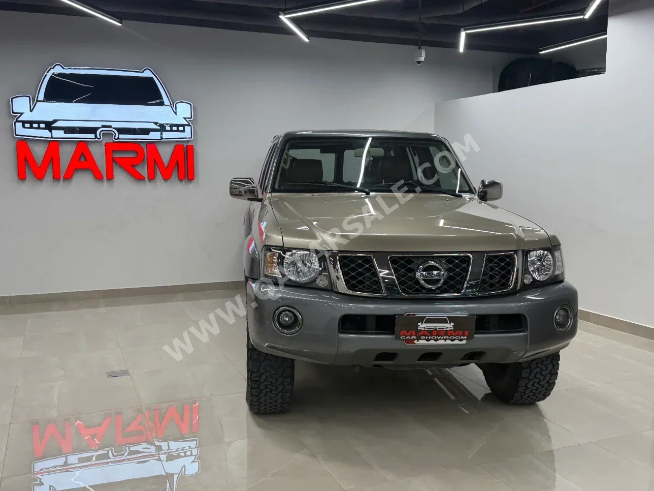 نيسان  باترول  سوبر سفاري  2019  اوتوماتيك  90,000 كم  6 سلندر  دفع رباعي  اس يو في  رمادي و ذهبي