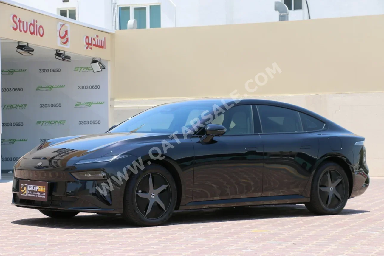 Dongfeng  007  2025  Automatic  2,700 Km  0 Cylinder  All Wheel Drive (AWD)  Sedan  Black  With Warranty