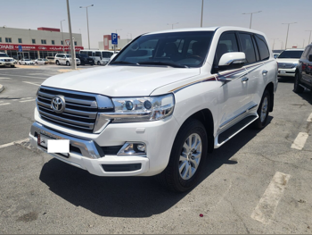 Toyota  Land Cruiser  GXR  2018  Automatic  145,000 Km  8 Cylinder  Four Wheel Drive (4WD)  SUV  White