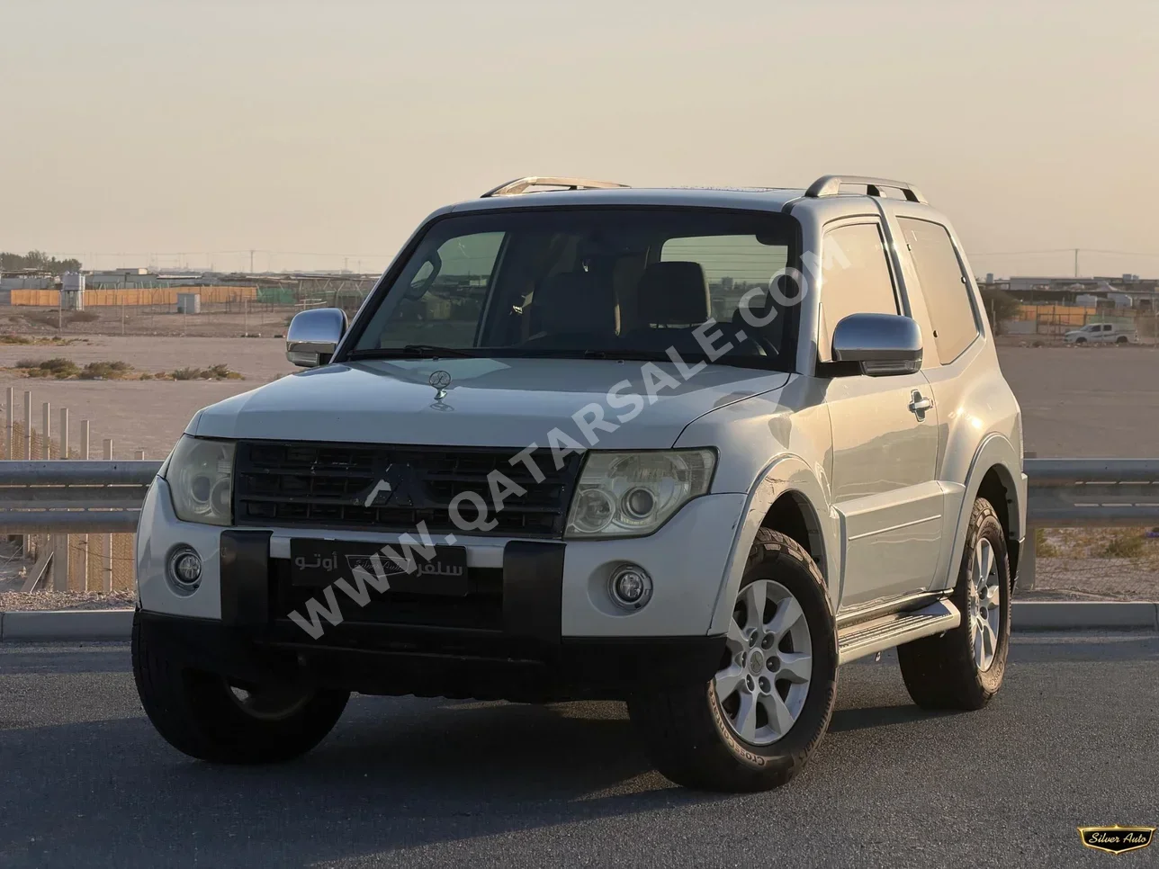 ميتسوبيشي  باجيرو  GLS  2009  اوتوماتيك  187,000 كم  6 سلندر  دفع رباعي  اس يو في  أبيض