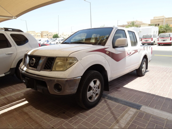 نيسان نافارا 2012 اوتوماتيك 324,000 كم 4 سلندر دفع خلفي بيكب أبيض