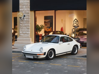 بورش 911 كاريرا اس 1983 عادي 91,000 كم 6 سلندر دفع خلفي كوبيه \ سبورت أبيض