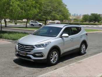 Hyundai Santa Fe 2016 Automatic 109,000 Km 6 Cylinder Four Wheel Drive (4WD) SUV Silver