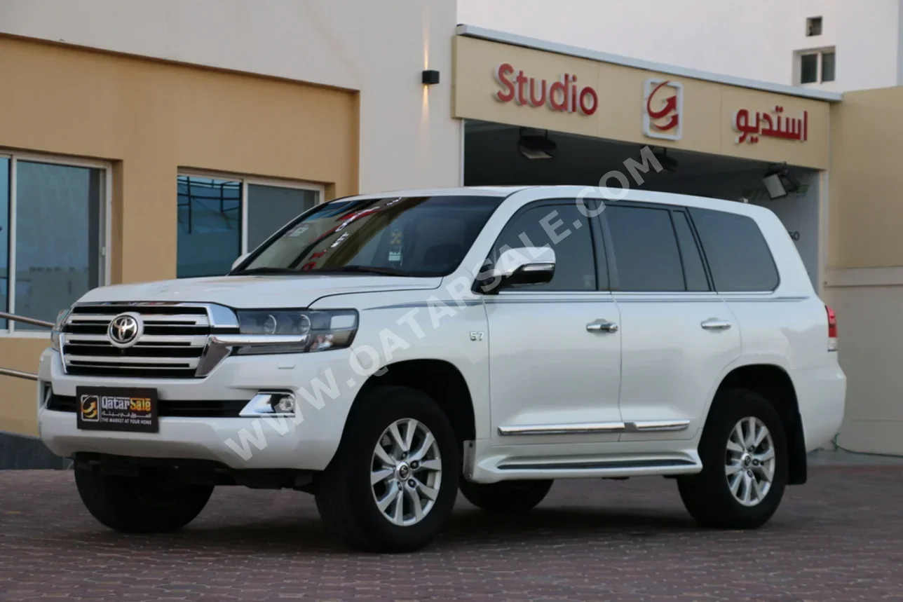 Toyota Land Cruiser VXR White Edition 2017 Automatic 247,000 Km 8 Cylinder Four Wheel Drive (4WD) SUV Pearl