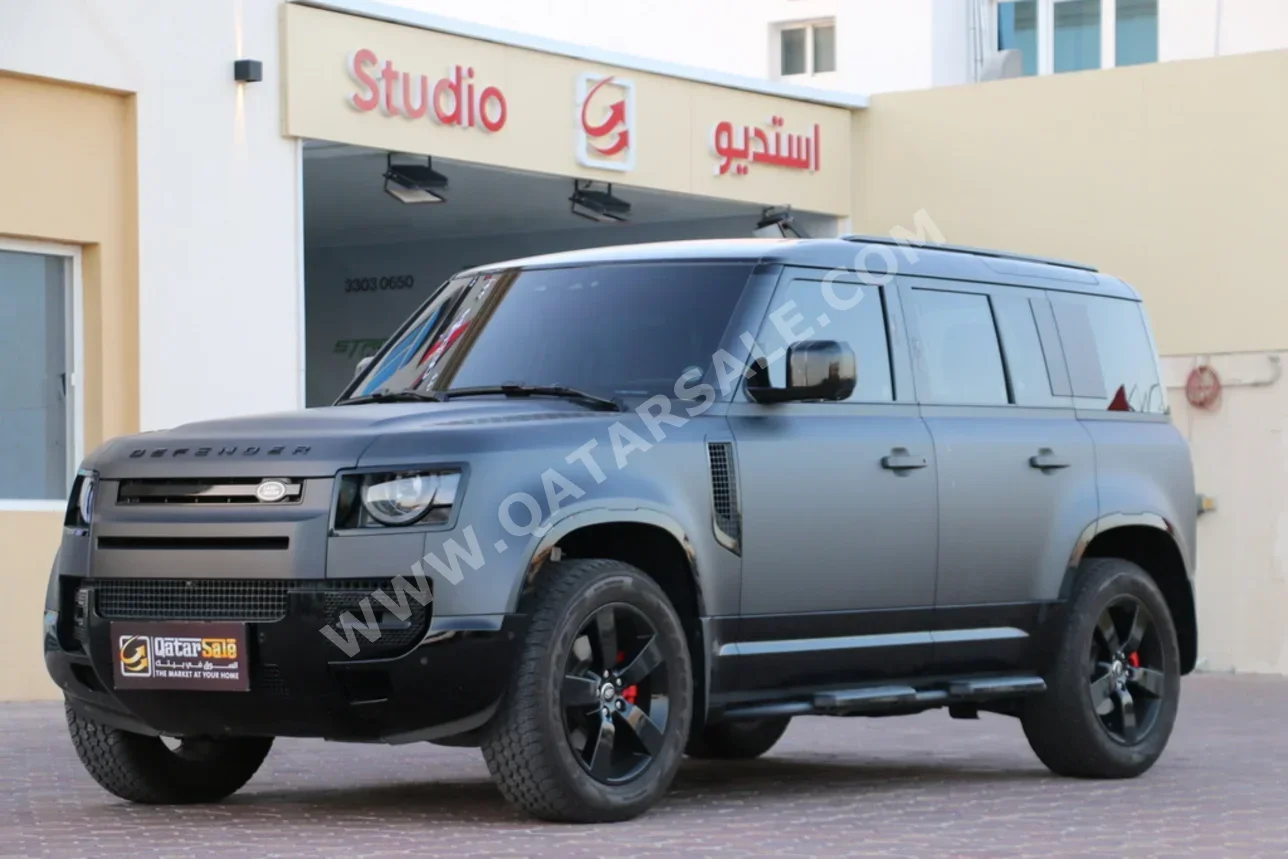Land Rover Defender 110 HSE 2025 Automatic 46,000 Km 4 Cylinder Four Wheel Drive (4WD) SUV Gray With Warranty
