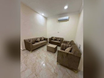 الأرائك والكنب والكراسي لايف ستايل طقم كنب - قماش - بني - مع طاولة