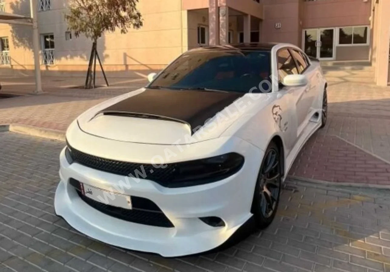Dodge Challenger SRT-8 2015 Automatic 100,000 Km 8 Cylinder Four Wheel Drive (4WD) Sedan Pearl