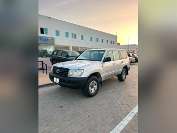 Toyota  Land Cruiser  G  2006  Manual  106,000 Km  6 Cylinder  Four Wheel Drive (4WD)  SUV  Silver