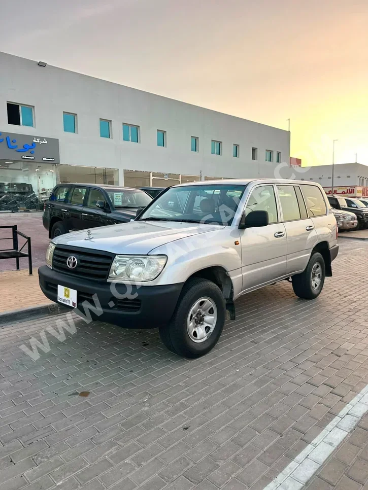 Toyota Land Cruiser G 2006 Manual 106,000 Km 6 Cylinder Four Wheel Drive (4WD) SUV Silver