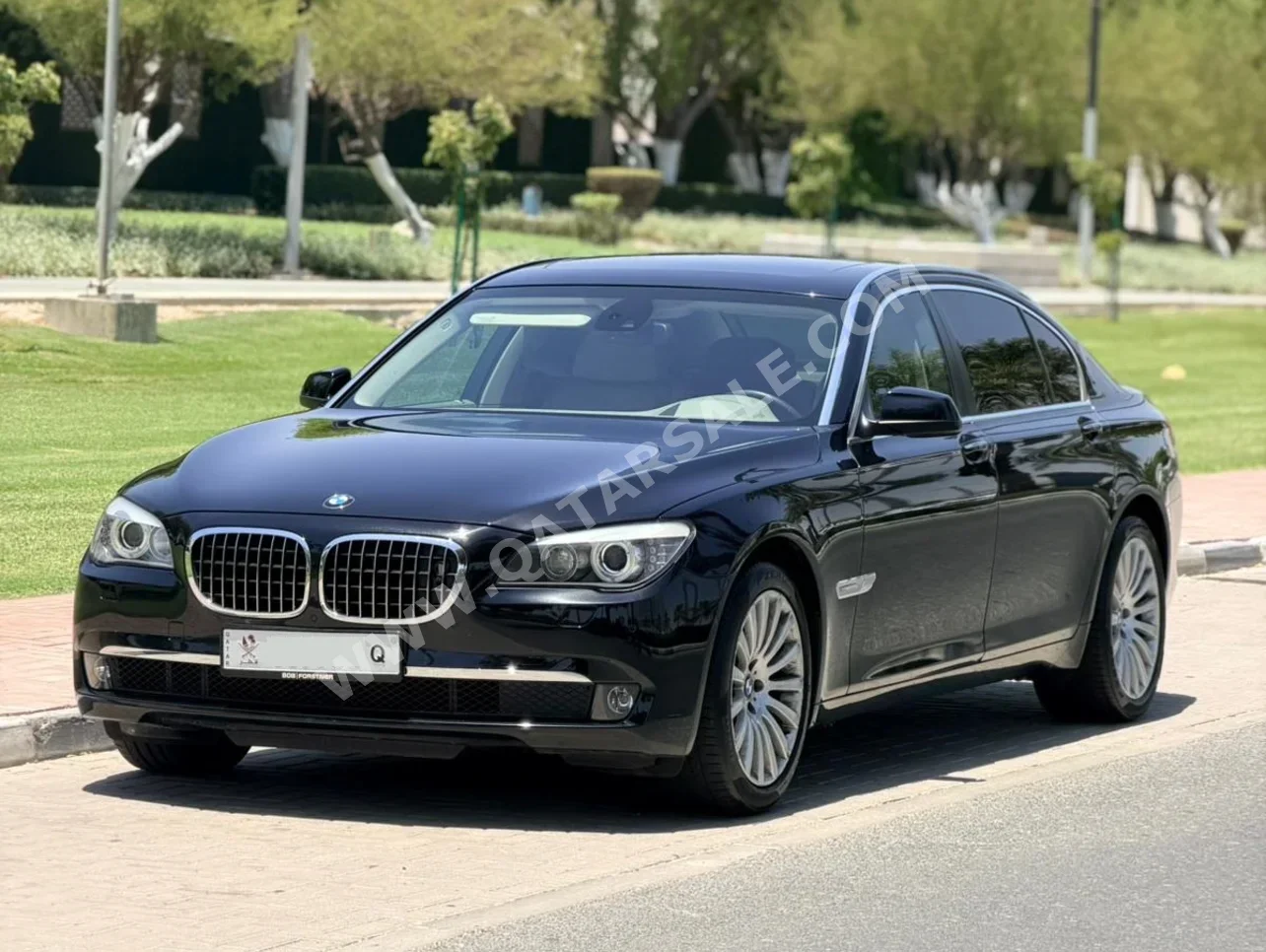 بي ام دبليو الفئة - السابعة 750 Li 2009 اوتوماتيك 15,000 كم 8 سلندر دفع خلفي سيدان أزرق غامق