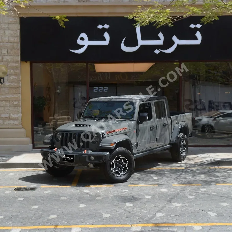جييب جلاديتور 2021 اوتوماتيك 401,500 كم 6 سلندر دفع رباعي بيكب رمادي