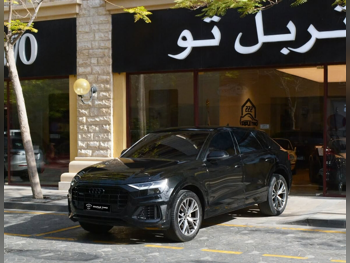 اودي كيو 8 2023 اوتوماتيك 33,100 كم 6 سلندر دفع رباعي اس يو في أسود تحت الضمان