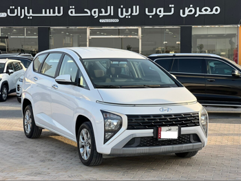 هيونداي  ستاريا  2024  اوتوماتيك  18,000 كم  6 سلندر  سحب امامي  فان \ باص  أبيض  تحت الضمان