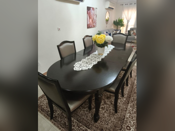 طاولة طعام مع كراسي - بني وبيج - 8 مقاعد