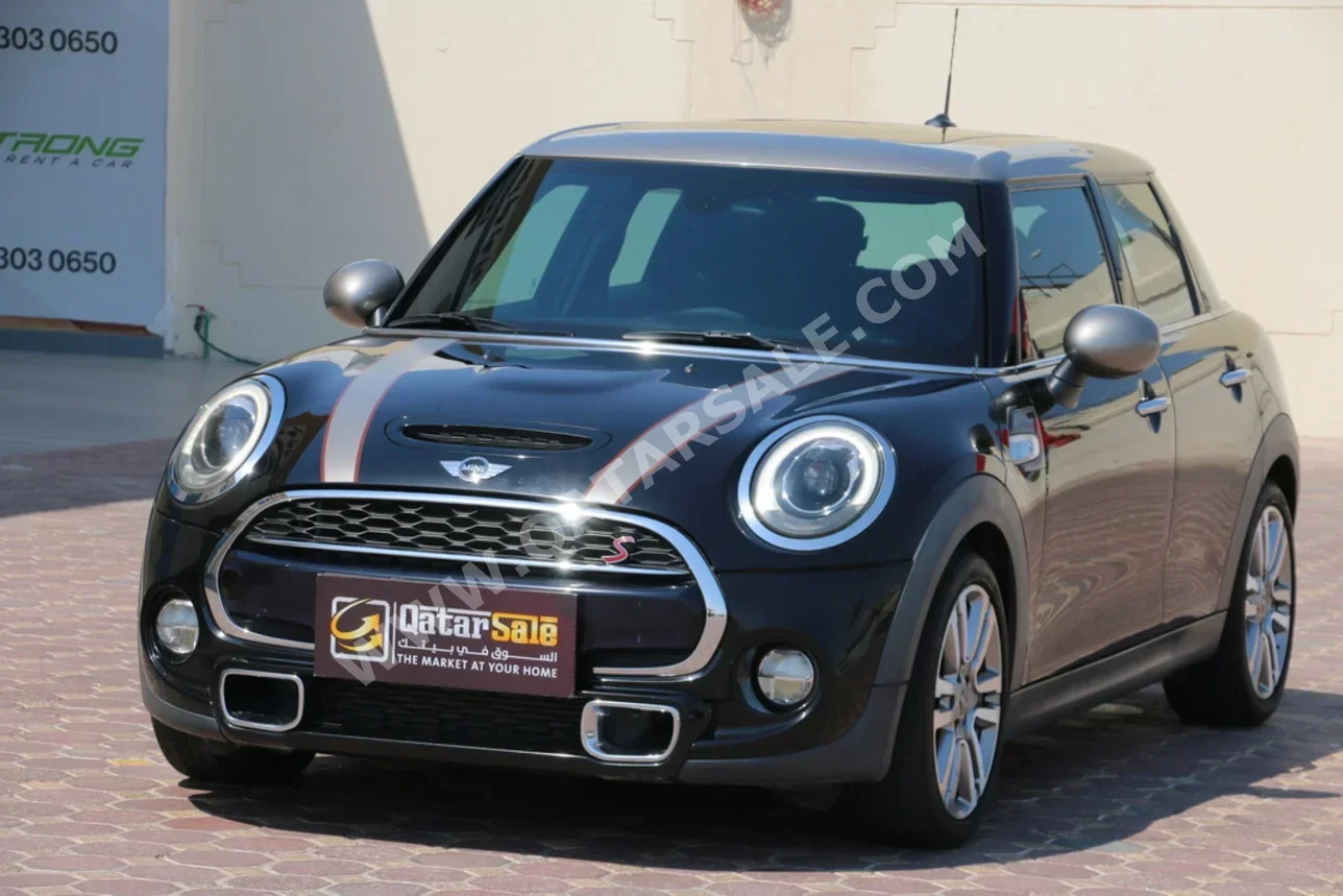 Mini Cooper S 2018 Automatic 101,000 Km 4 Cylinder Front Wheel Drive (FWD) Hatchback Black