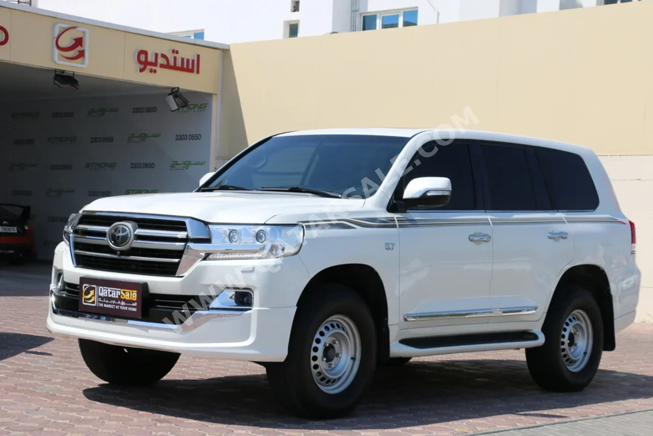 Toyota  Land Cruiser  VXR  2019  Automatic  144,000 Km  8 Cylinder  Four Wheel Drive (4WD)  SUV  White