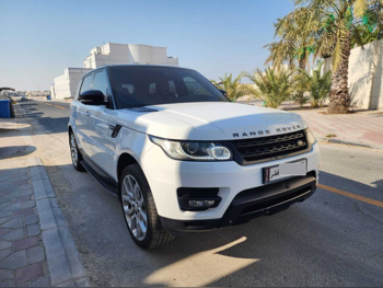 Land Rover  Range Rover  Sport  2015  Automatic  261,000 Km  8 Cylinder  Four Wheel Drive (4WD)  SUV  White