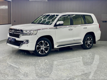 Toyota  Land Cruiser  GXR- Grand Touring  2021  Automatic  221,000 Km  8 Cylinder  Four Wheel Drive (4WD)  SUV  White