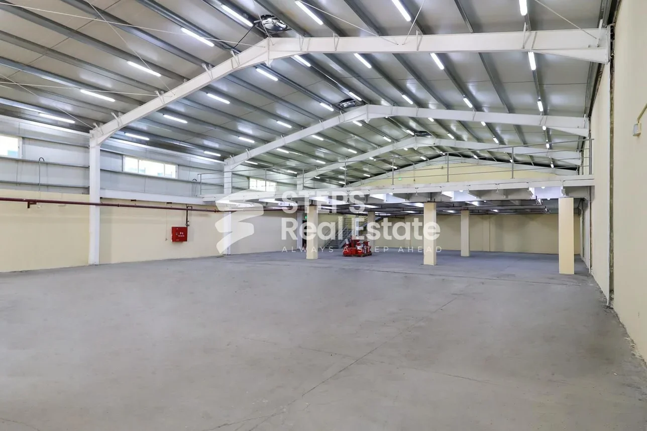 Warehouses & Stores - Al Rayyan - Industrial Area -Area Size: 1063 Square Meter