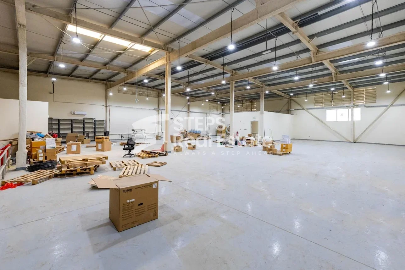 Warehouses & Stores - Al Wakrah - Barkit Al Awamer -Area Size: 2000 Square Meter