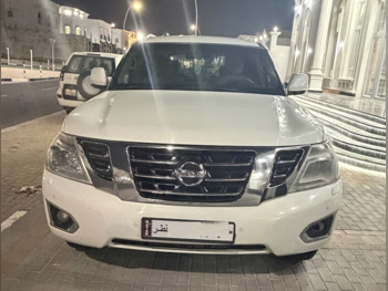 نيسان باترول اس اي 2015 اوتوماتيك 430,000 كم 8 سلندر دفع رباعي اس يو في أبيض