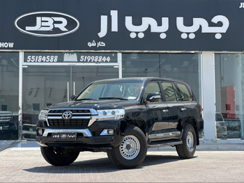 Toyota  Land Cruiser  GXR  2016  Automatic  333,000 Km  8 Cylinder  Four Wheel Drive (4WD)  SUV  Black
