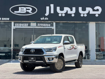 Toyota  Hilux  SR5  2025  Automatic  0 Km  4 Cylinder  Four Wheel Drive (4WD)  Pick Up  White  With Warranty