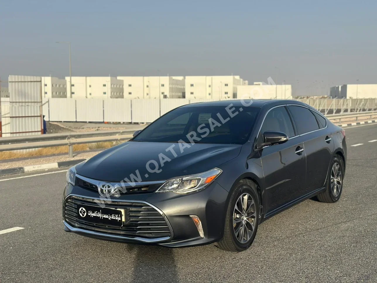 Toyota Avalon XLE 2017 Automatic 49,000 Km 6 Cylinder Front Wheel Drive (FWD) Sedan Gray