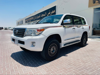 Toyota  Land Cruiser  GXR  2014  Automatic  388,000 Km  8 Cylinder  Four Wheel Drive (4WD)  SUV  White